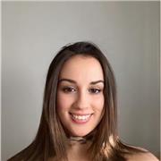 Profesora de inglés imparte clases a niños de 1,2 y 3 de ESO